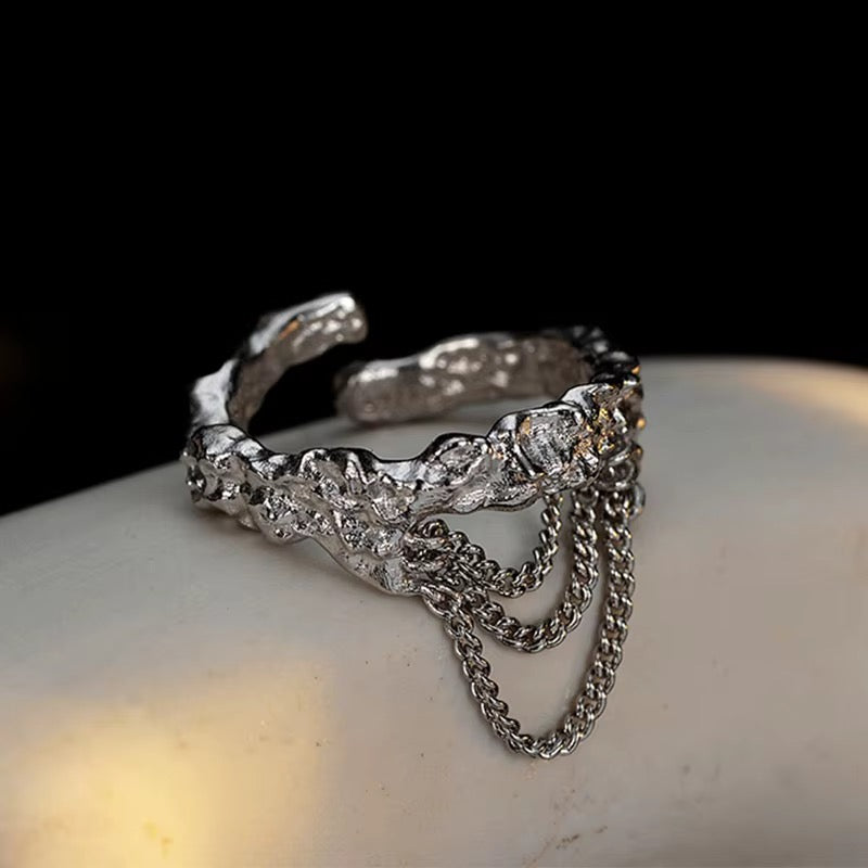 Élan Argent— Sculpted Tassel Chain Ring
