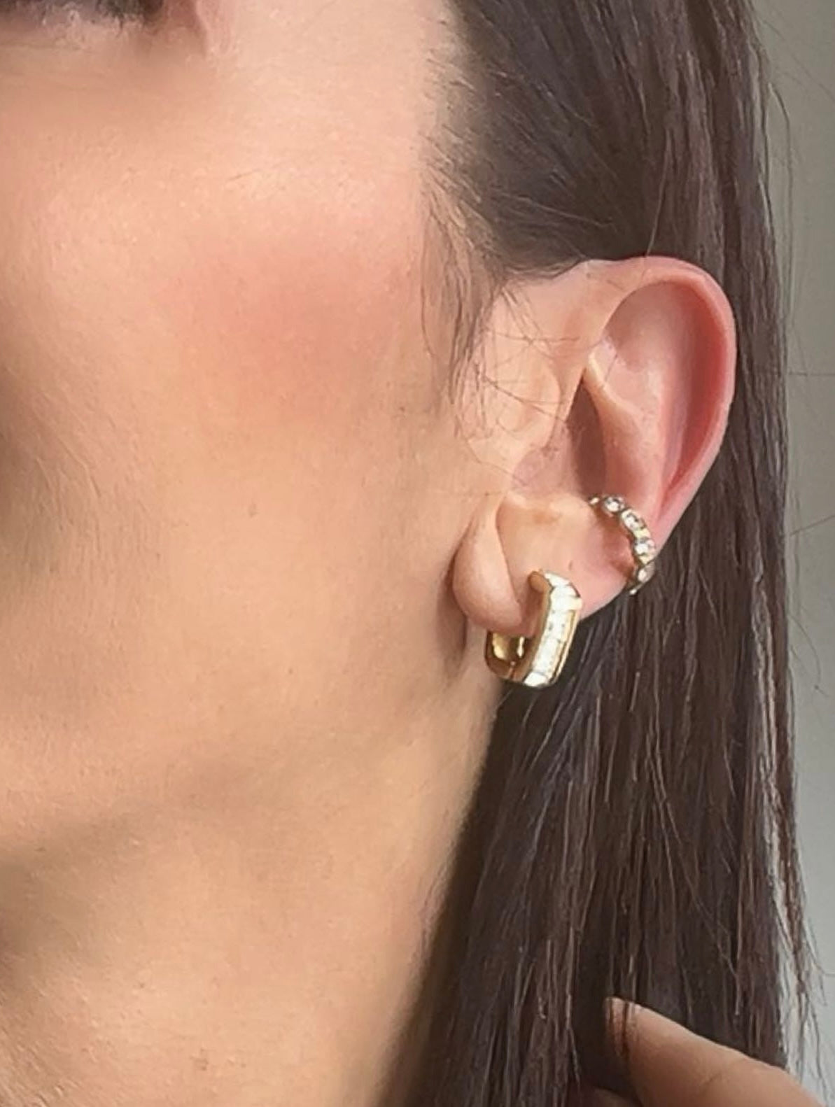 Luna Gleam Cuff ā where minimal meets magnetic.