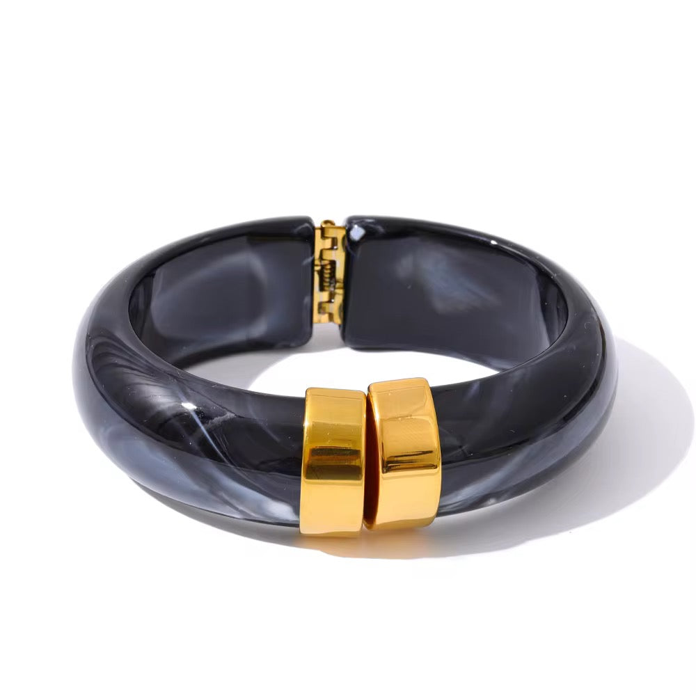 Noir Éclipse Cuff