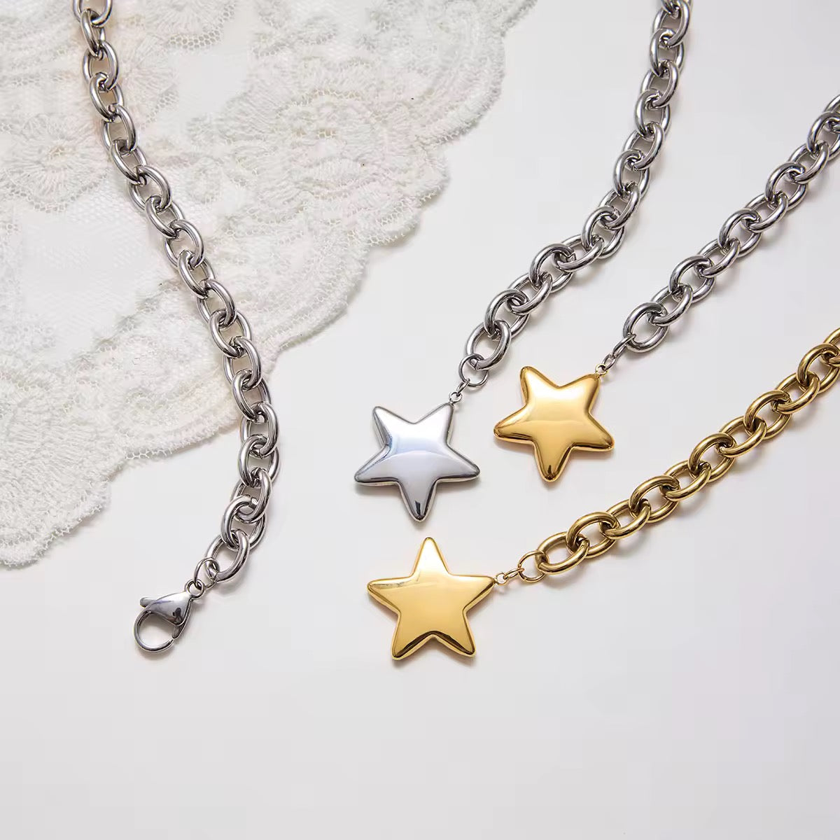 ⭐ Starlight Aurelia Necklace – Golden Glow