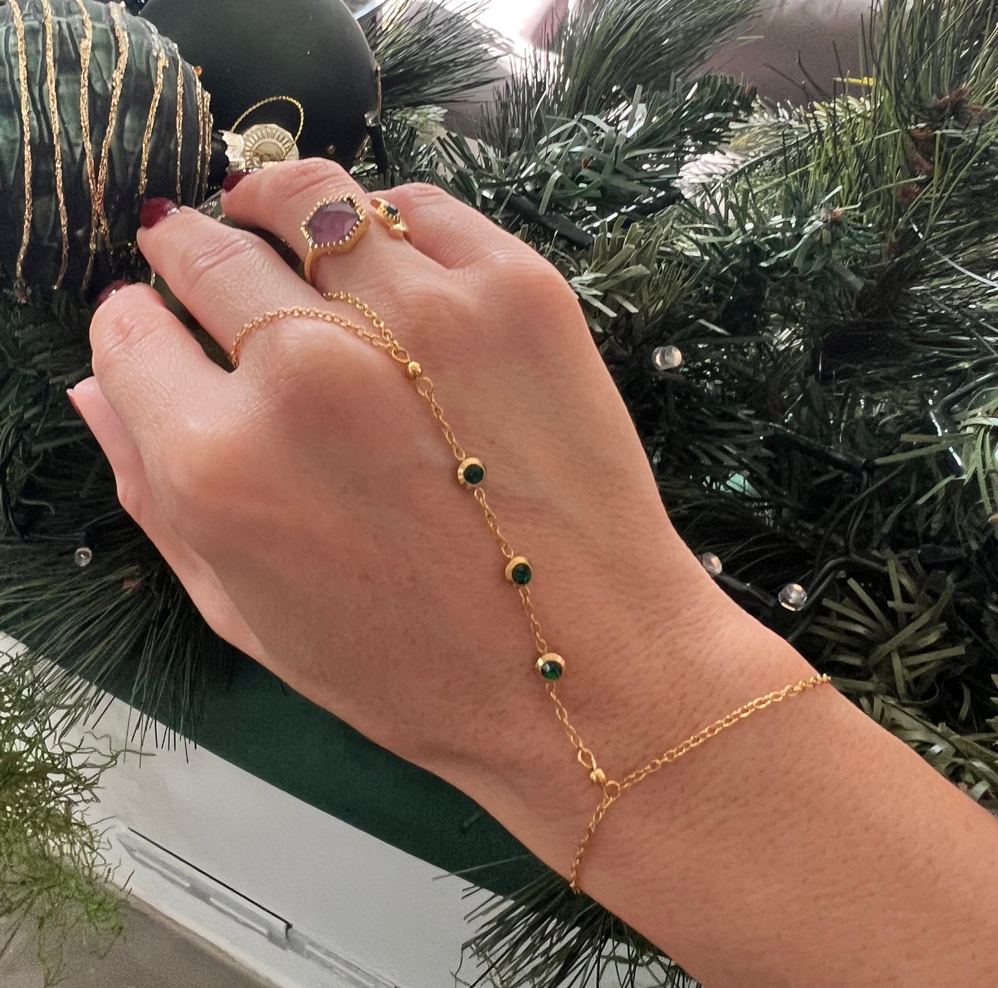 ✨ Emerald Eve Hand Chain Bracelet