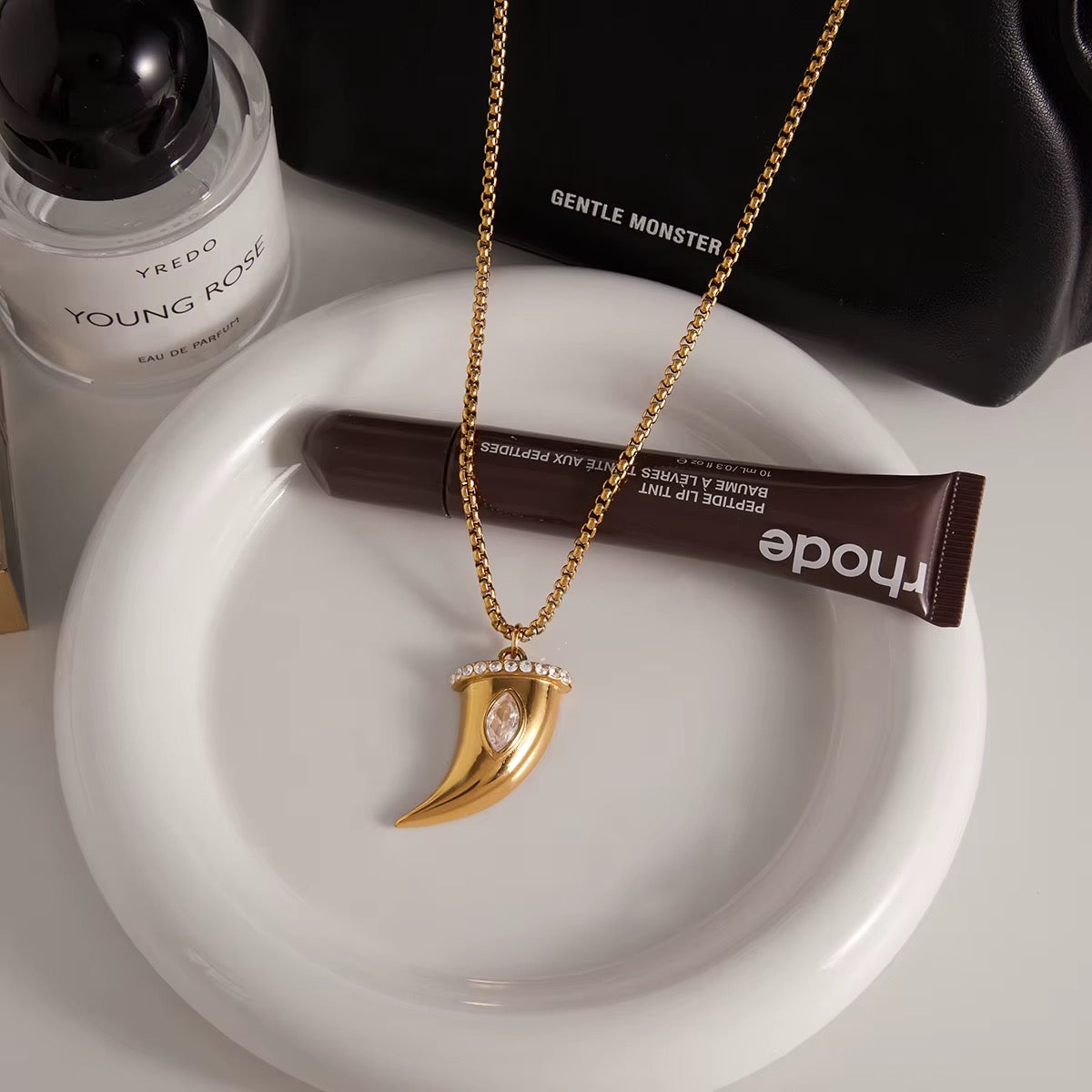 Elara Horn Pendant Necklace