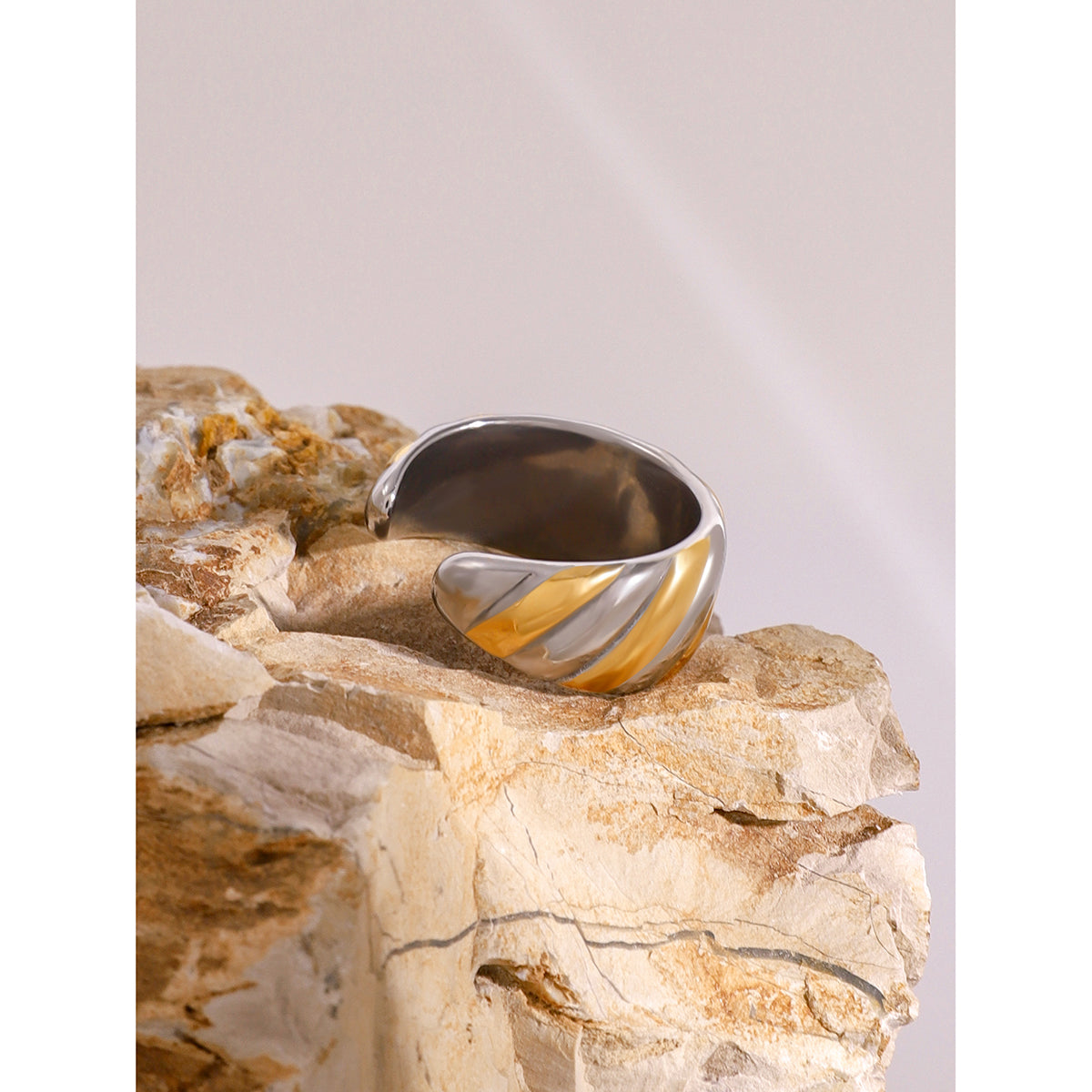 Luxe Helix – Dual-Tone Croissant Twist Ring