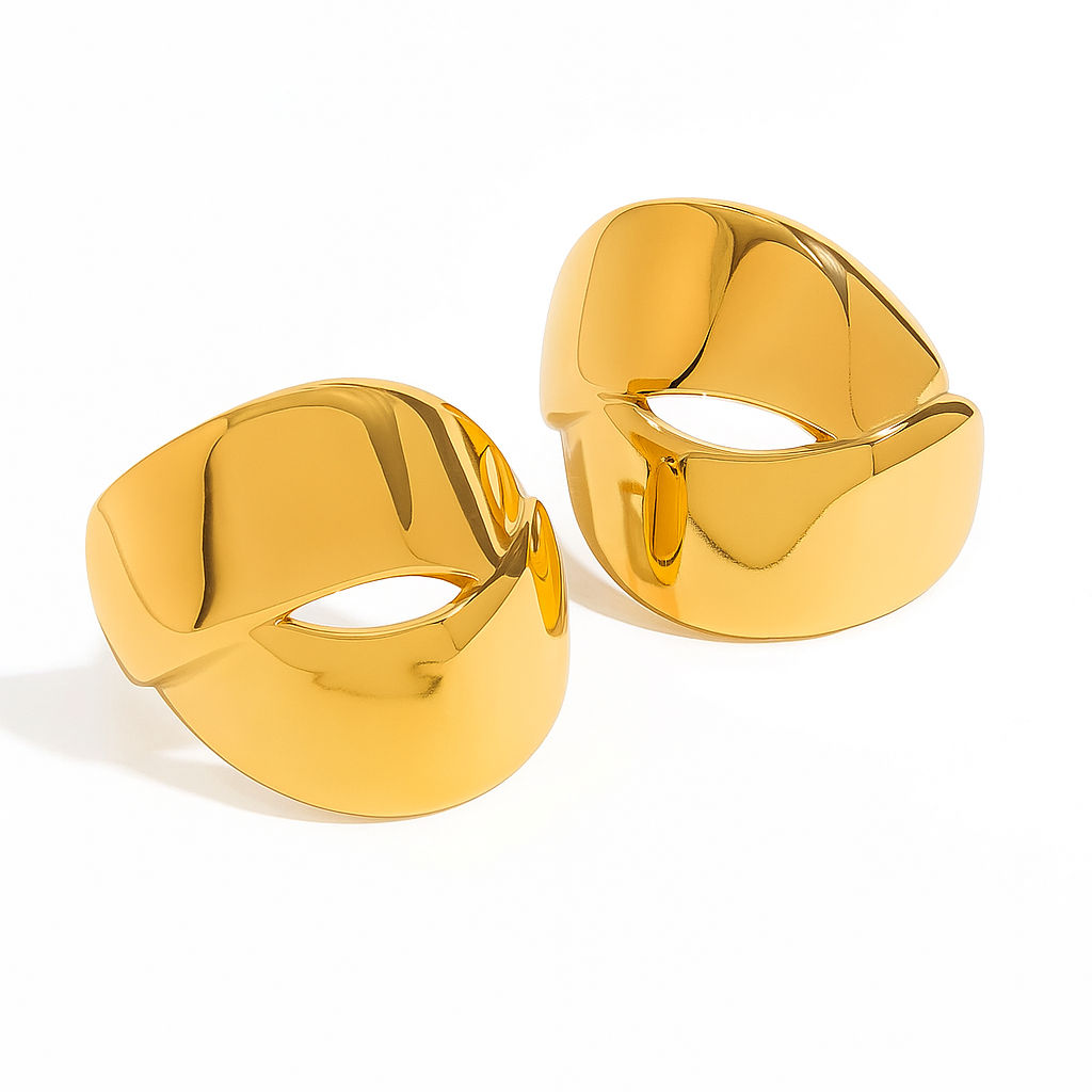 Lumé Kiss Studs