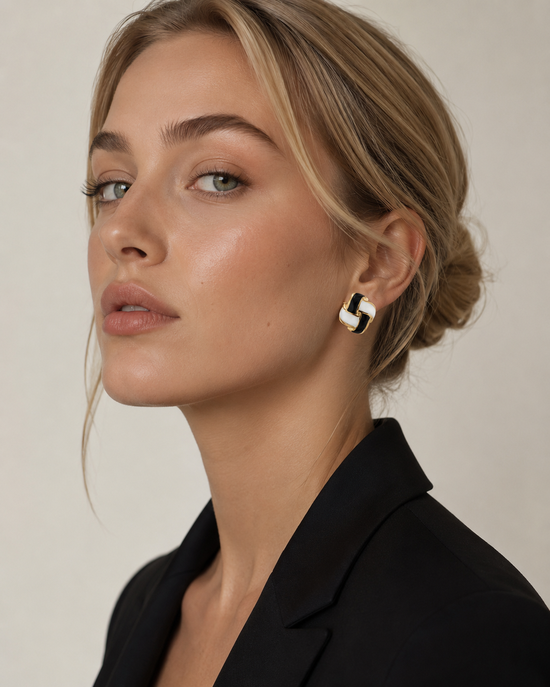 Monroe Noir Stud Earrings
