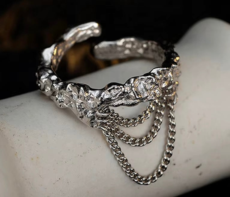 Élan Argent— Sculpted Tassel Chain Ring