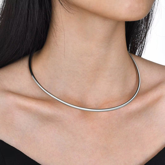 🌙 Luna Luxe – Silver Glow Choker