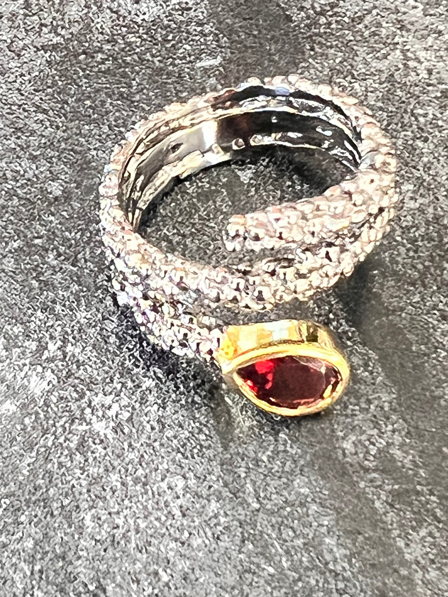 Deon Rouge Éclat Ring