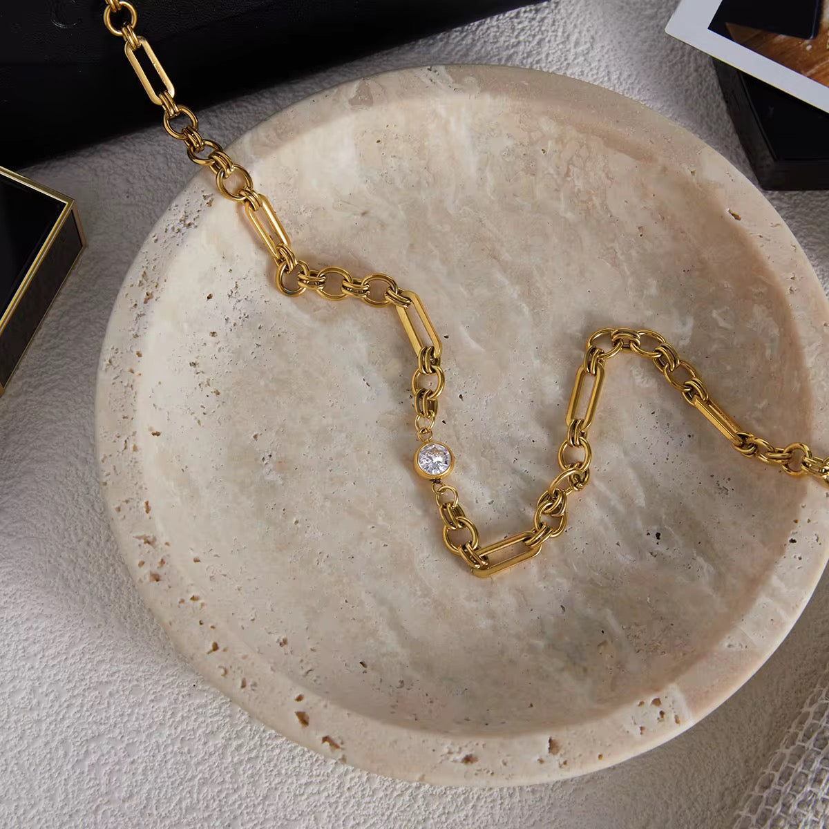 Éclat Blanc Necklace