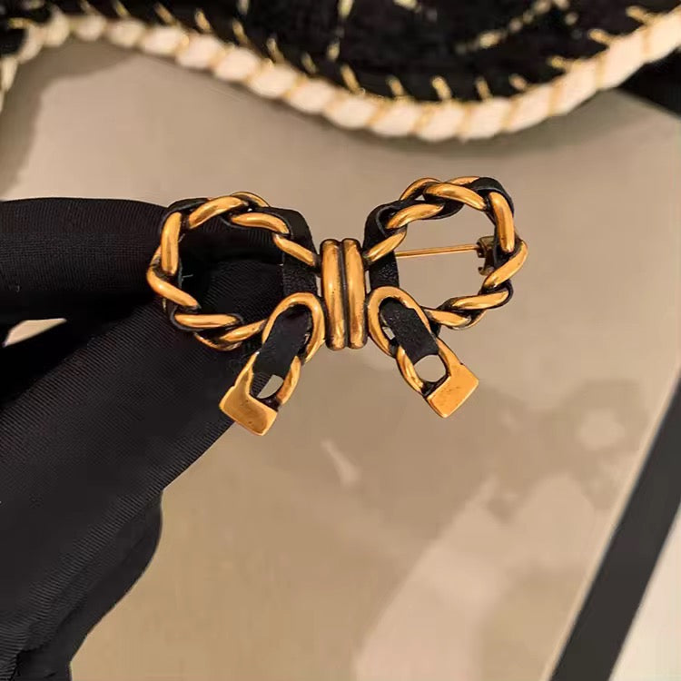 Élise Noir Bow Brooch
