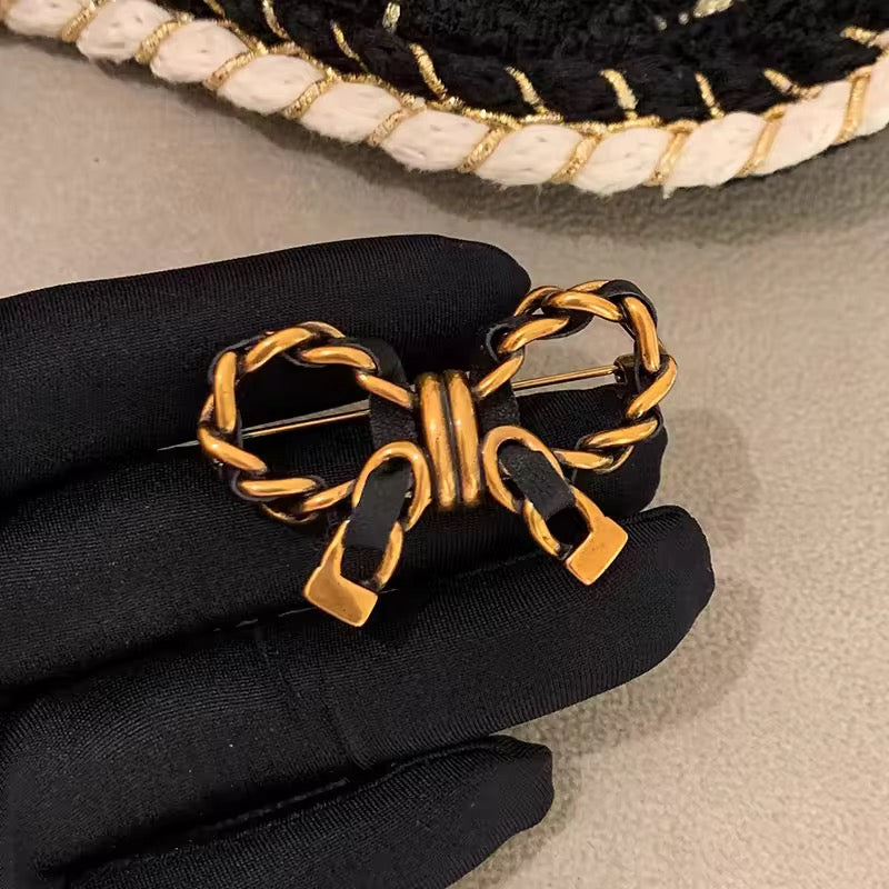 Élise Noir Bow Brooch