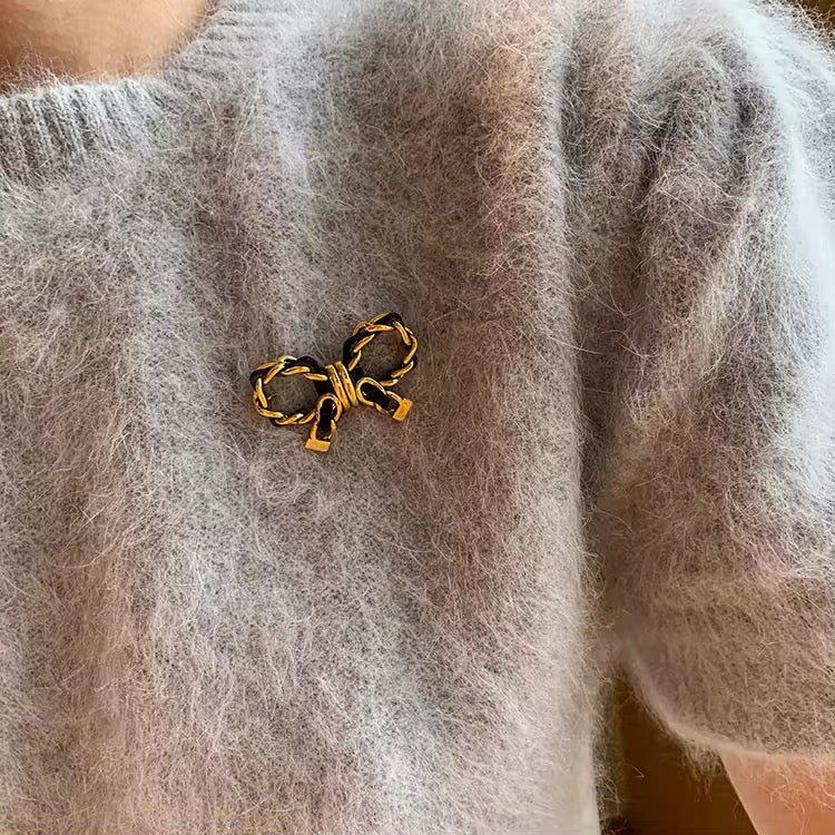 Élise Noir Bow Brooch