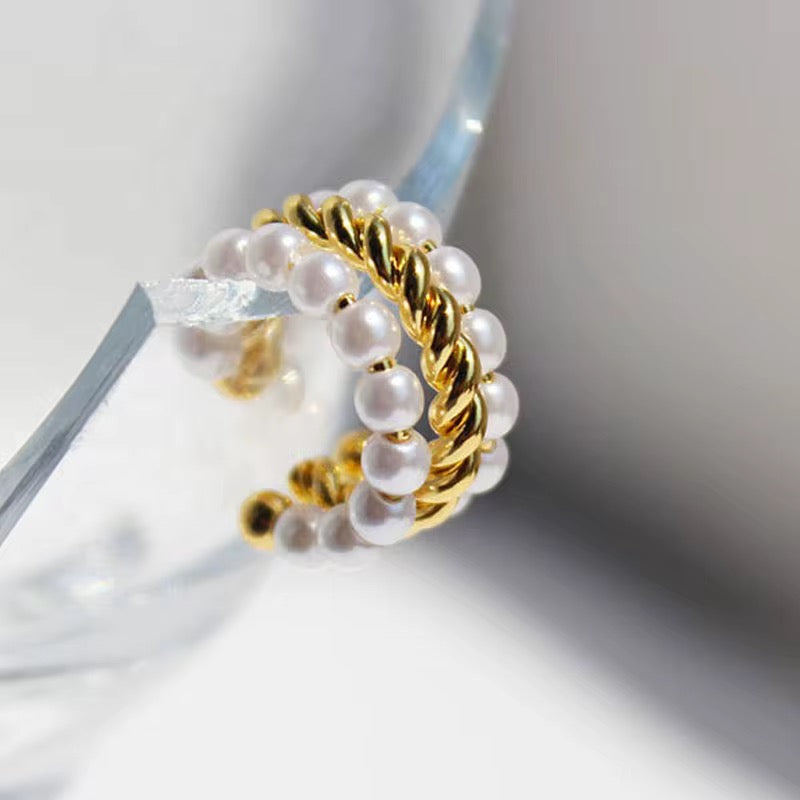 Elyra Twist Ear Cuff – 18K Gold-Plated Brass