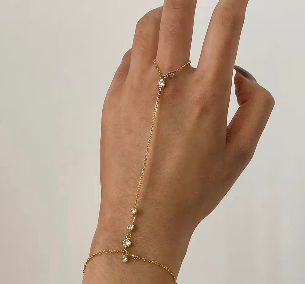 ✨ Véronne Hand Chain