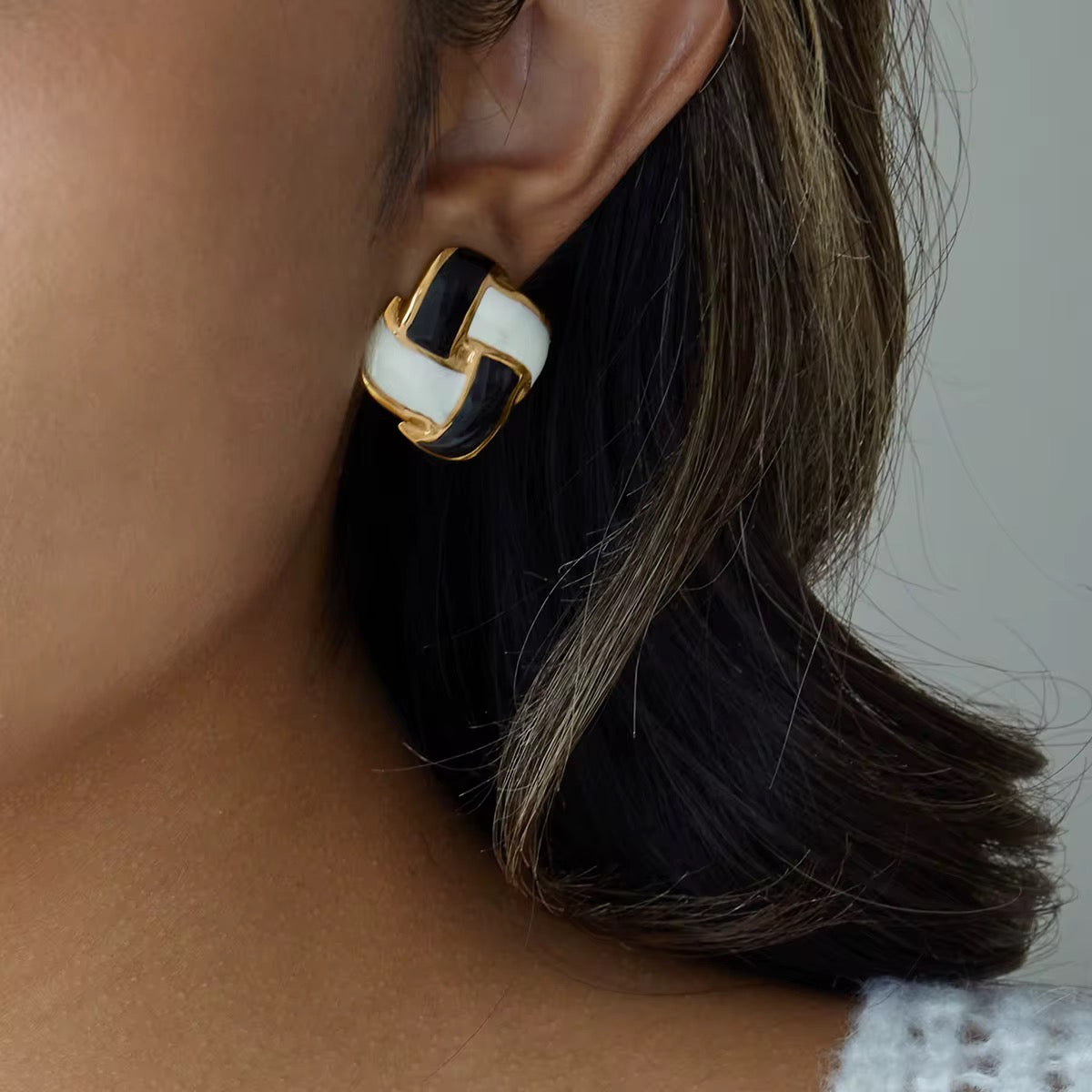 Monroe Noir Stud Earrings