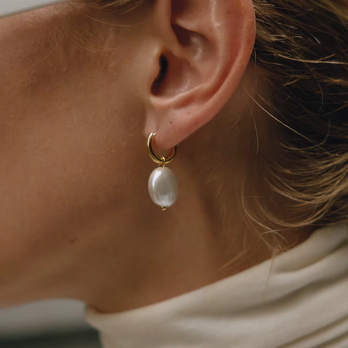 Éclat Pearl Mini Hoops