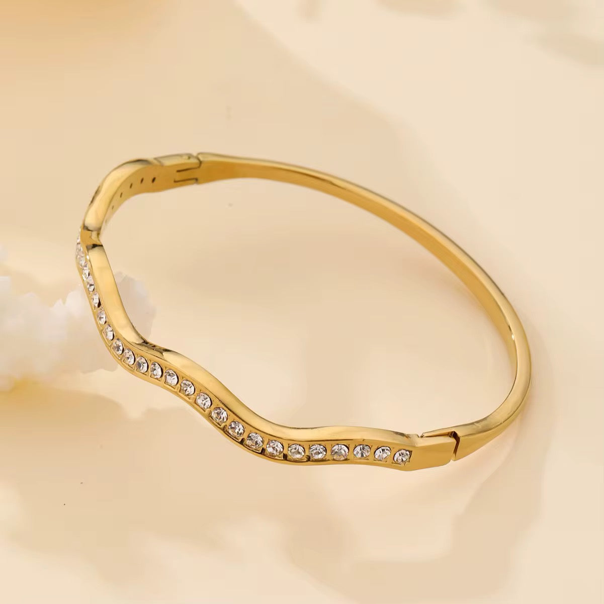 The Serene Curve Open Bangle