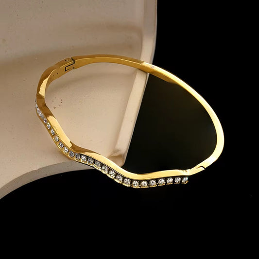 The Serene Curve Open Bangle