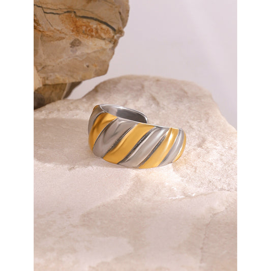 Luxe Helix – Dual-Tone Croissant Twist Ring