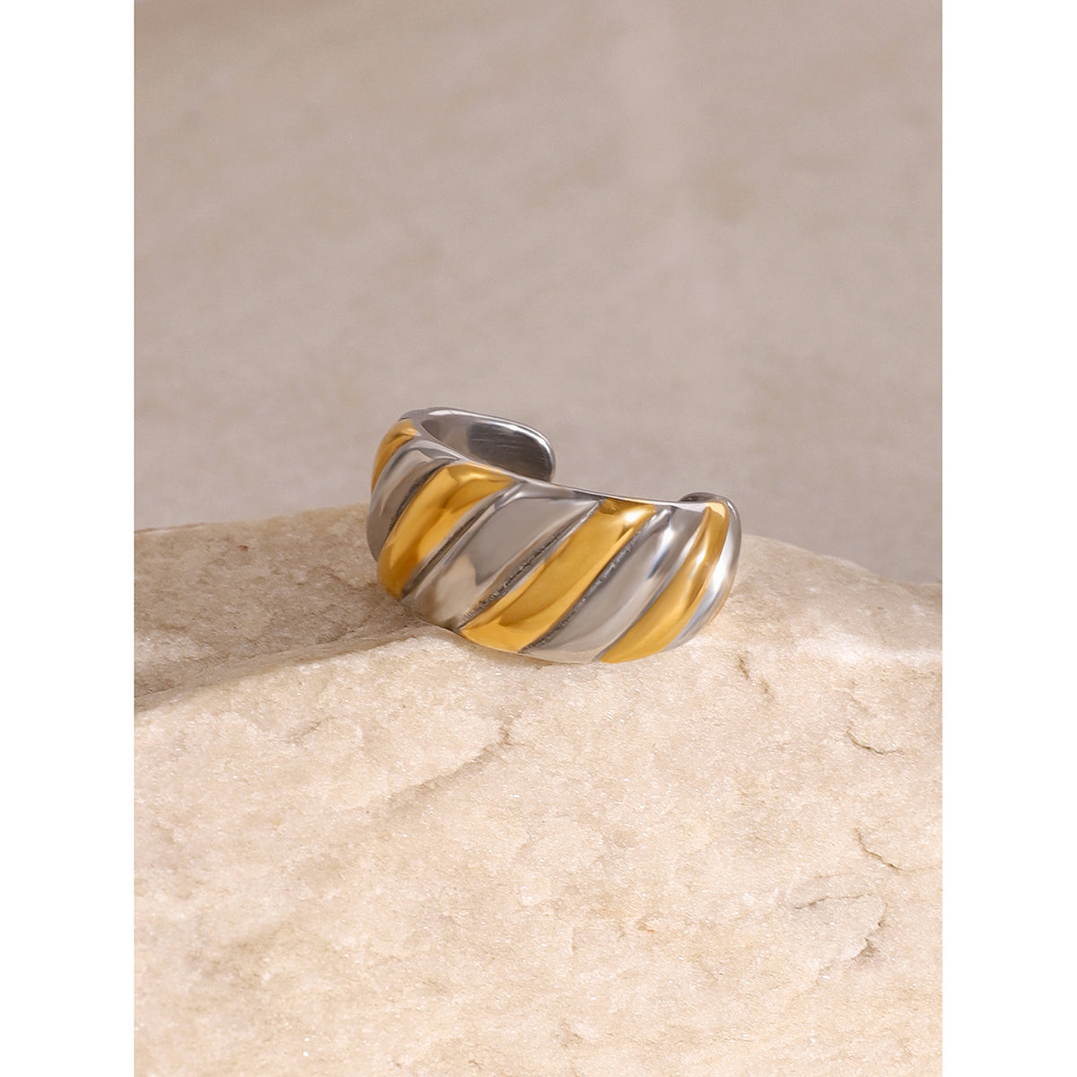 Luxe Helix – Dual-Tone Croissant Twist Ring